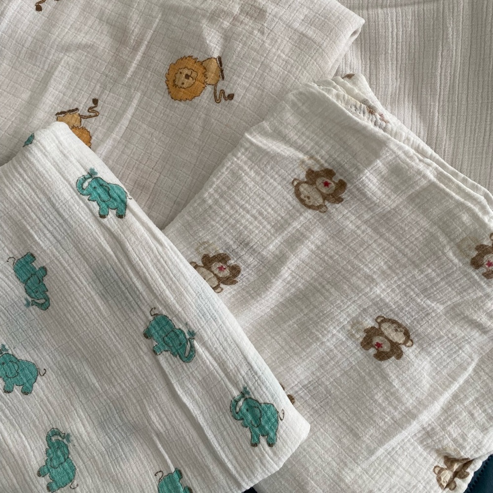 Aden + Anais swaddle blankets - set of 4